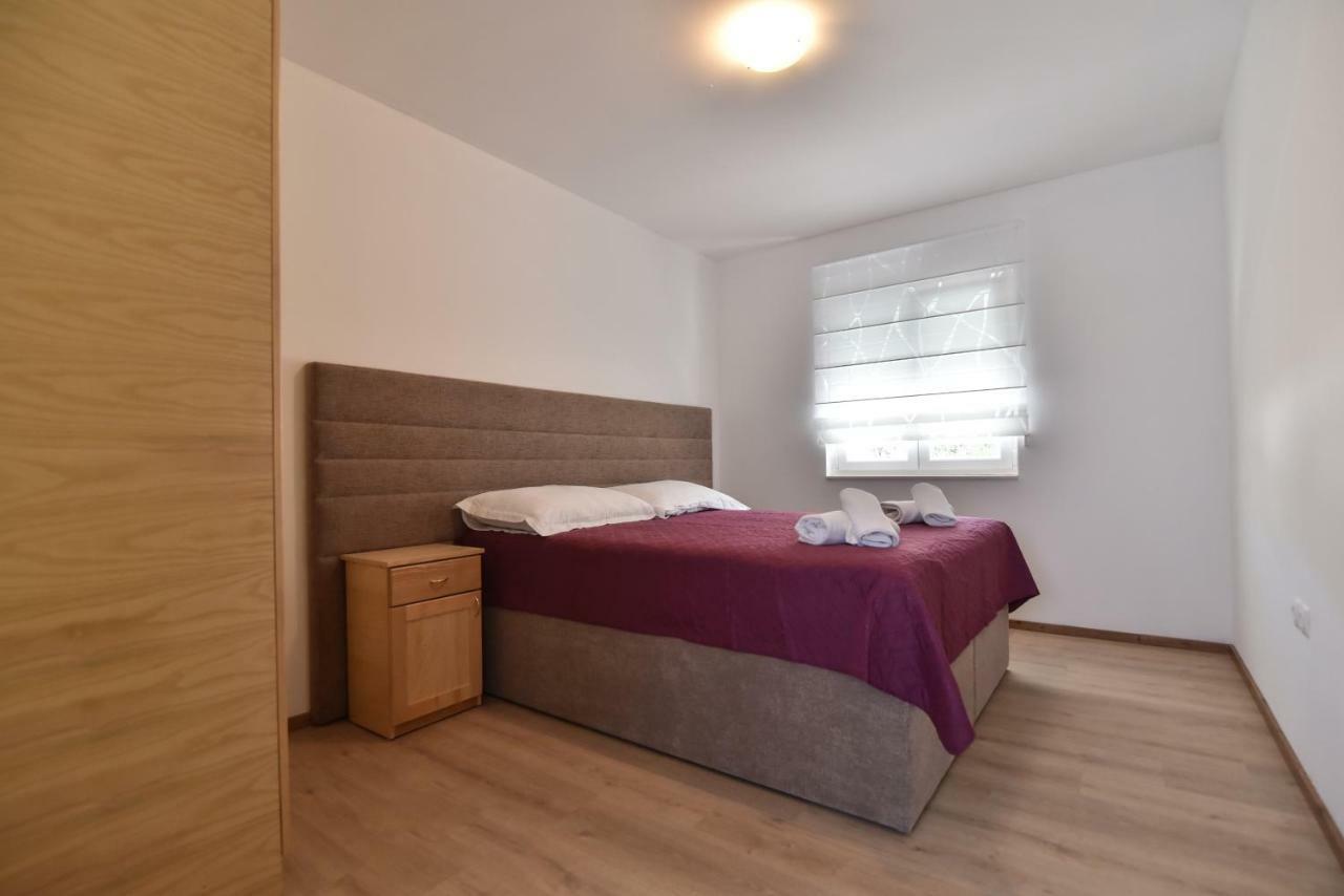 Villa Village Idylle With Heated Pool, Sauna, Jacuzzy And Private Parking Sukošan Exterior foto