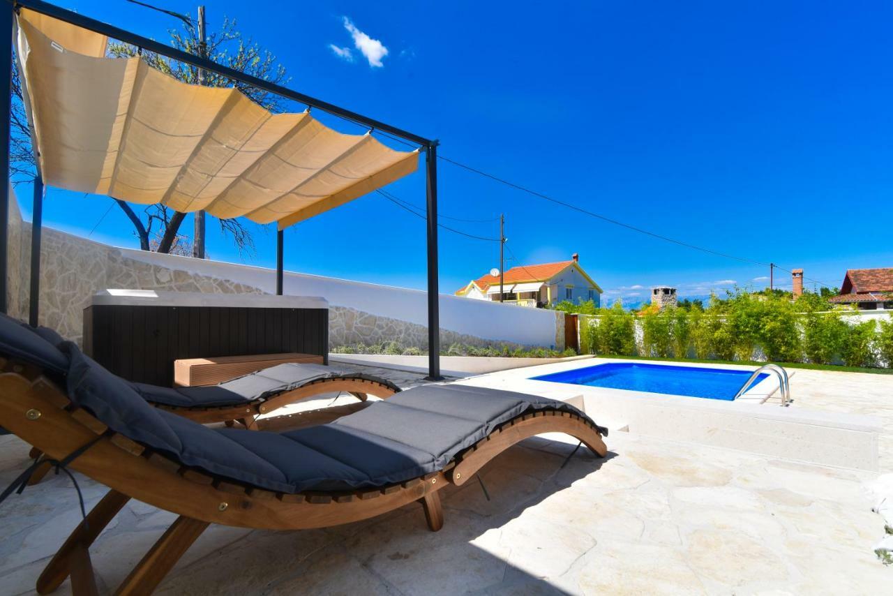 Villa Village Idylle With Heated Pool, Sauna, Jacuzzy And Private Parking Sukošan Exterior foto